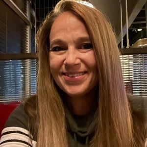 Meet your Posher, Adrienne